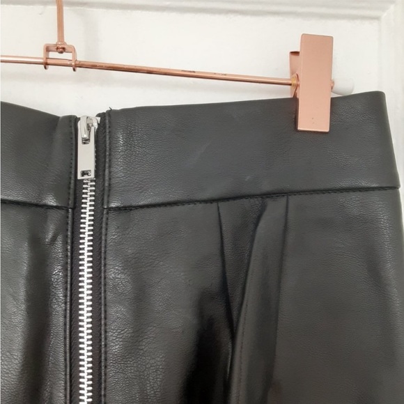 NWT Vixen by Micheline Pitt, Bad Girl Vegan
Leather Cigarette Pants - Picture 5 of 7